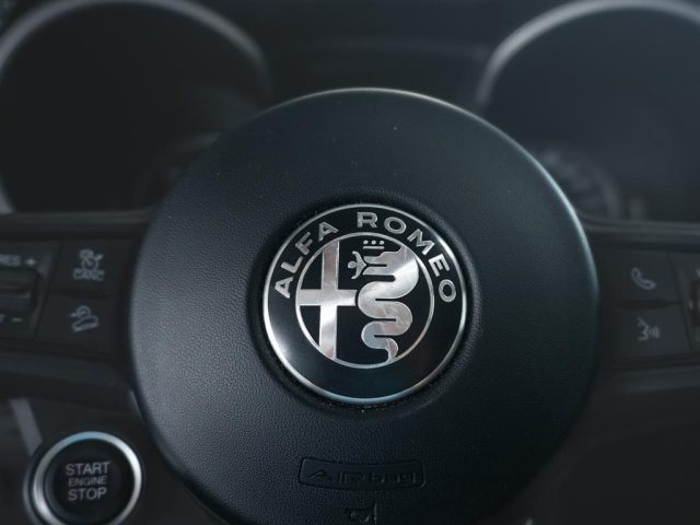 ALFA ROMEO Stelvio usata, con Volante in pelle