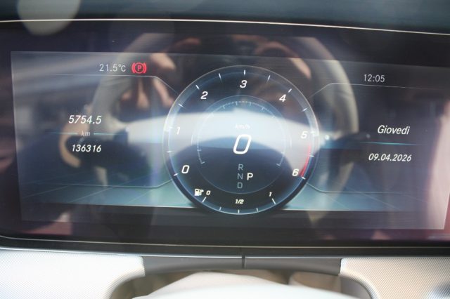 MERCEDES-BENZ E 220 usata, con Servosterzo