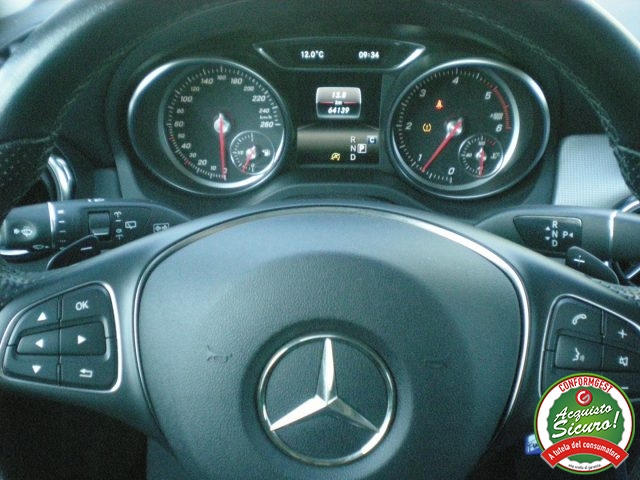 MERCEDES-BENZ GLA 200 usata, con Telecamera per parcheggio assistito