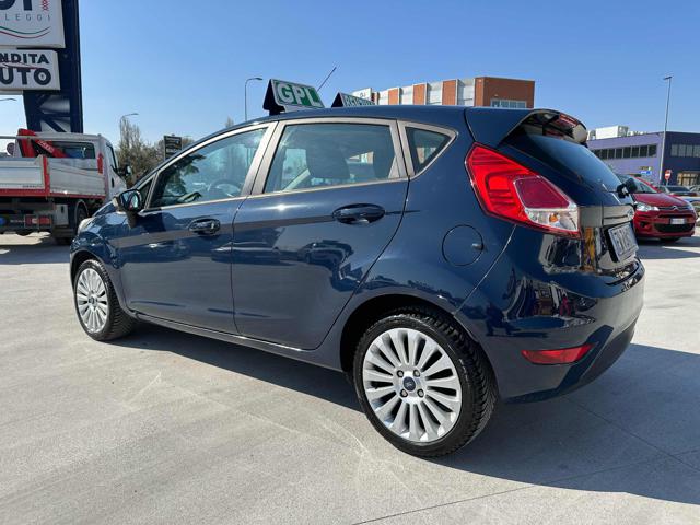 FORD Fiesta usata, con Autoradio