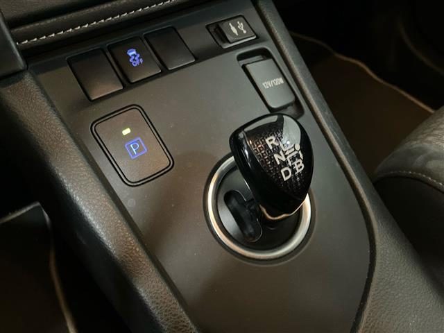 TOYOTA Auris usata, con Hill holder