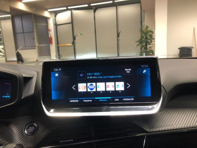 PEUGEOT 2008 usata, con Autoradio digitale