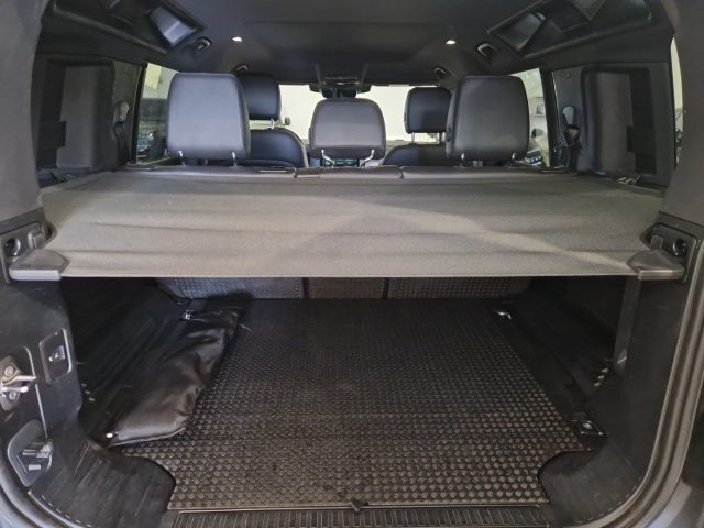 LAND ROVER Defender usata, con USB