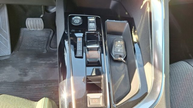 PEUGEOT 3008 usata, con Sedili sportivi