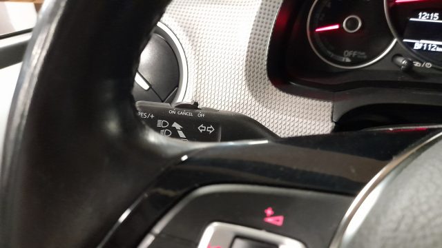 VOLKSWAGEN e-up! usata 21
