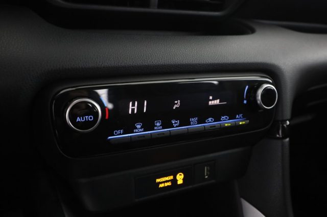 TOYOTA Yaris usata 8