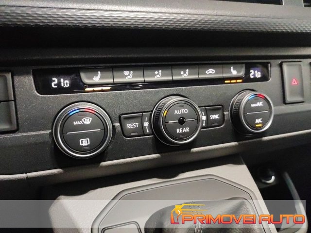 VOLKSWAGEN Caravelle usata, con Autoradio
