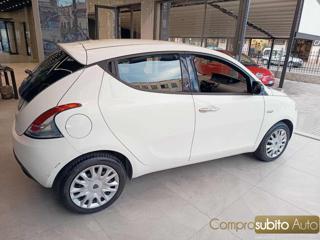 LANCIA Ypsilon usata, con Autoradio
