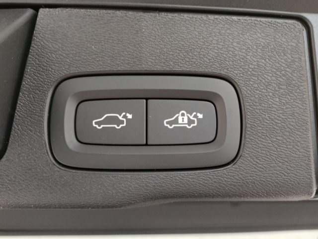 VOLVO XC60 usata, con Luci diurne LED