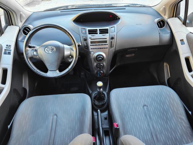TOYOTA Yaris usata, con Autoradio
