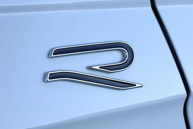 VOLKSWAGEN Taigo usata, con Hill holder