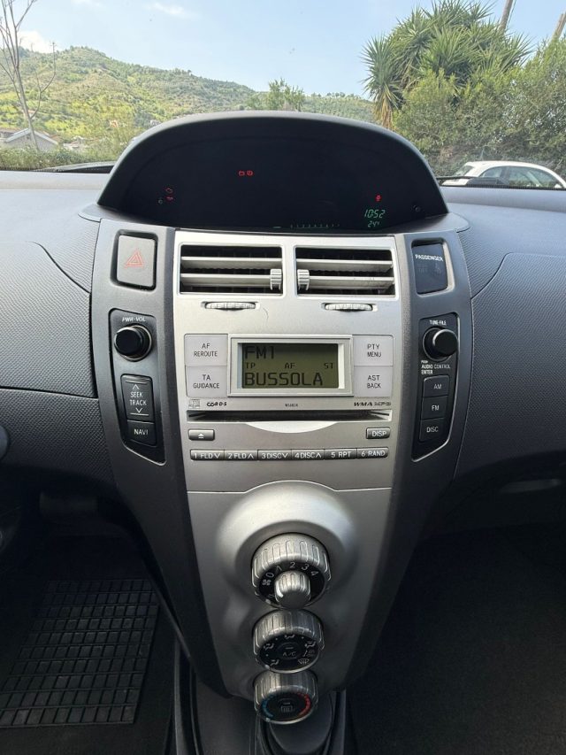TOYOTA Yaris usata 13