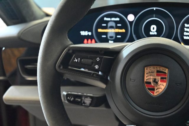 PORSCHE Taycan usata 45