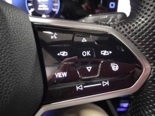 VOLKSWAGEN Golf usata, con Airbag testa