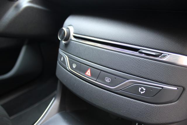 PEUGEOT 308 usata, con Fari LED