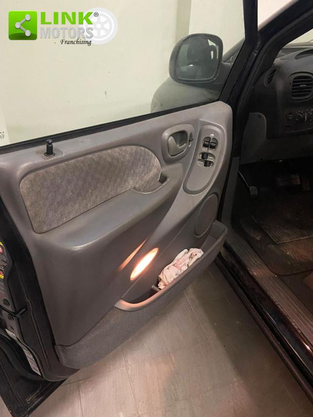 CHRYSLER Grand Voyager usata, con Alzacristalli elettrici