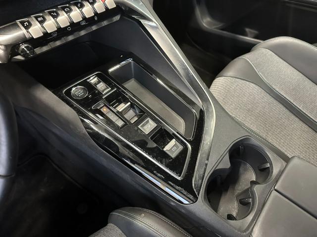 PEUGEOT 5008 usata, con Sistema di navigazione