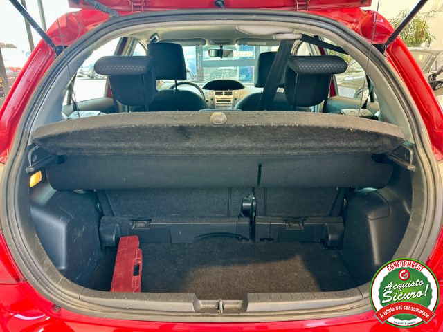 TOYOTA Yaris usata, con Sedile posteriore sdoppiato