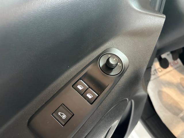 OPEL Combo usata, con Lettore CD