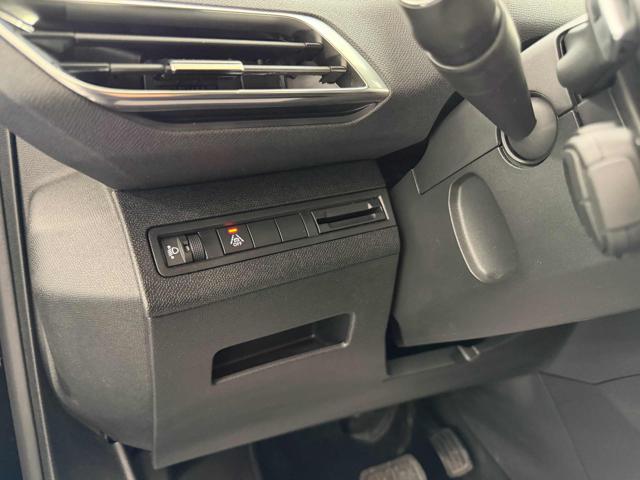 PEUGEOT 3008 usata, con Climatizzatore automatico, 2 zone