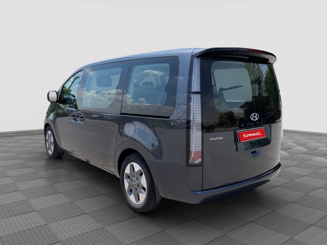 HYUNDAI Staria usata 2