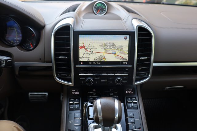 PORSCHE Cayenne usata, con Vivavoce