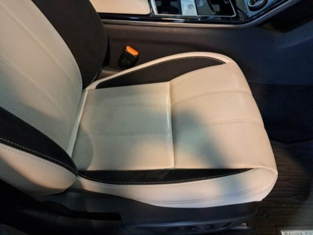 LAND ROVER Range Rover Velar usata, con Fari LED