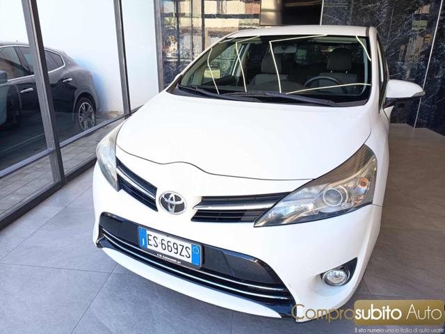 TOYOTA Verso usata, con Airbag