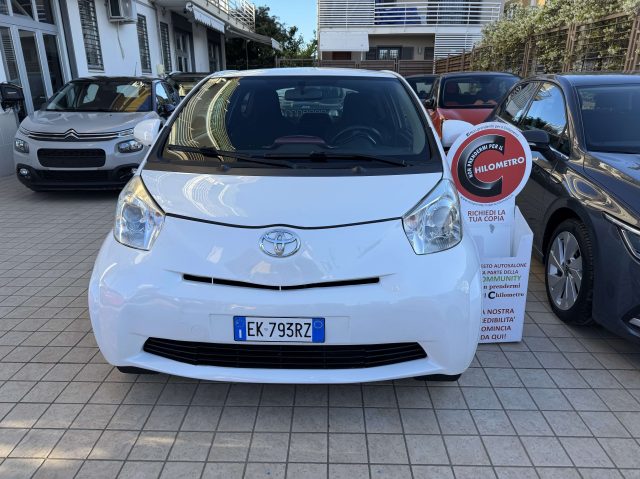 TOYOTA iQ usata, con Airbag