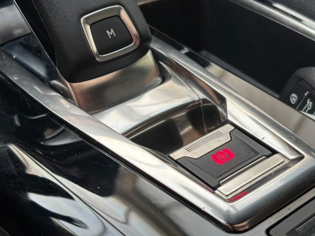 PEUGEOT 3008 usata, con Touch screen