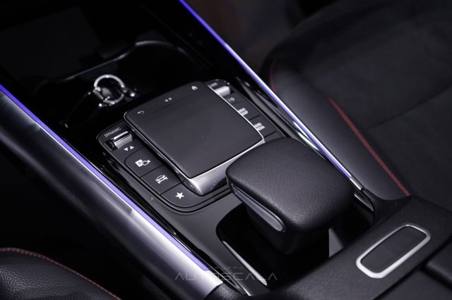 MERCEDES-BENZ GLA 200 usata, con Volante multifunzione