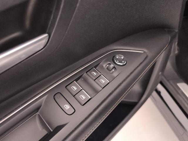 PEUGEOT 3008 usata, con Fari LED