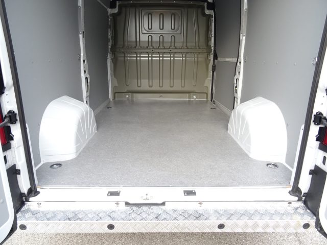PEUGEOT Boxer usata, con Cruise Control