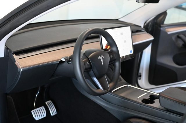 TESLA Model Y usata, con Cerchi in lega