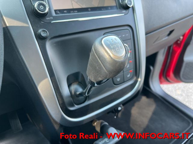 MAHINDRA KUV100 usata, con Autoradio digitale