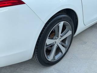 PEUGEOT 208 usata, con Sedile posteriore sdoppiato