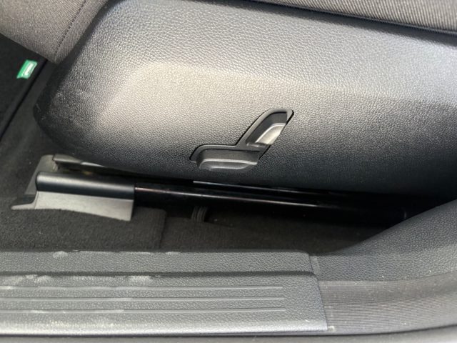 MERCEDES-BENZ E 200 usata, con Sospensioni pneumatiche