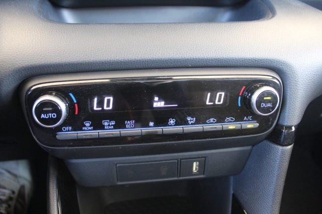 TOYOTA Yaris usata, con Tetto panorama