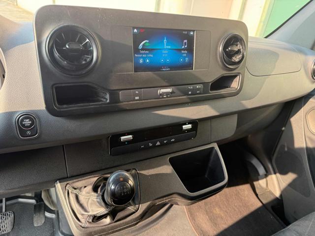 MERCEDES-BENZ Sprinter usata, con Touch screen