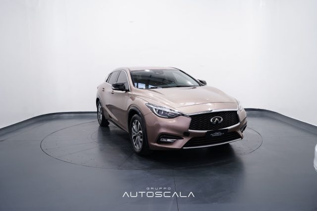 INFINITI Q30 usata, con Cerchi in lega