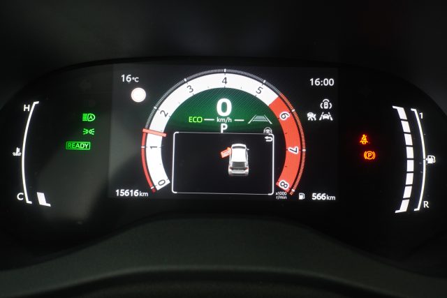 TOYOTA Yaris usata 6