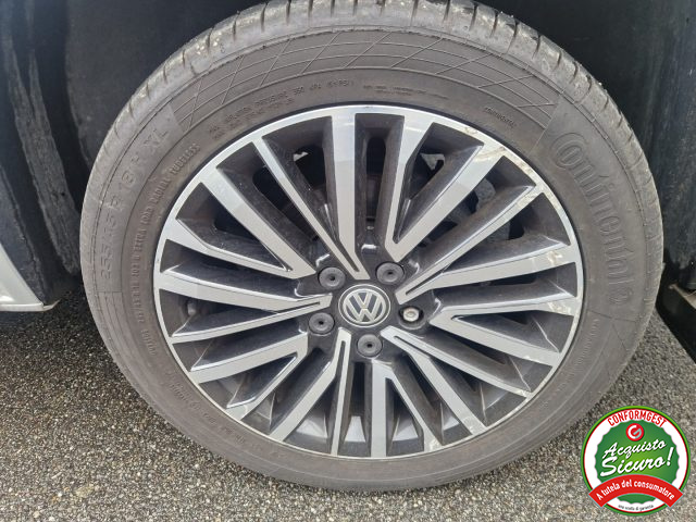 VOLKSWAGEN Caravelle usata, con USB