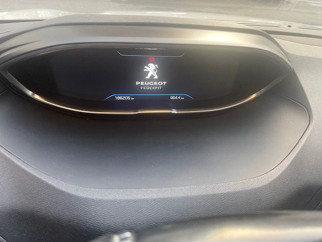 PEUGEOT 5008 usata, con Fari Xenon