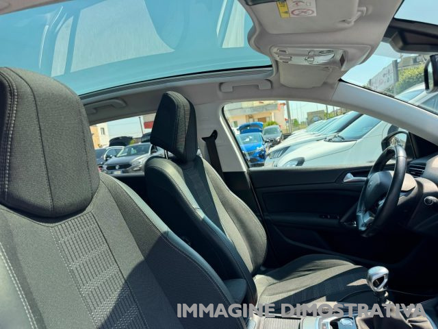 PEUGEOT 308 usata, con USB