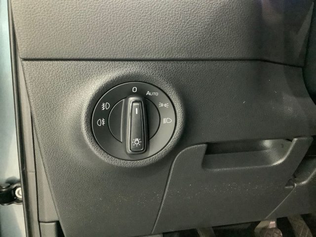 SKODA Karoq usata, con Bracciolo