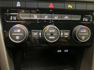 VOLKSWAGEN T-Roc usata 23