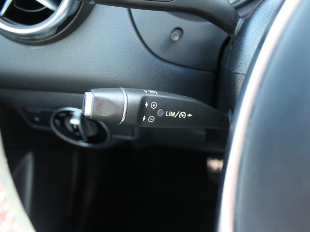 MERCEDES-BENZ GLA 200 usata, con Luci diurne LED