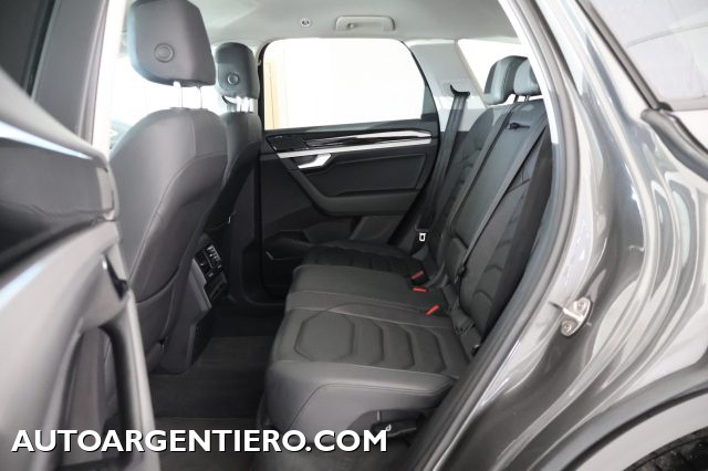 VOLKSWAGEN Touareg usata, con Fari LED