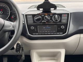 VOLKSWAGEN up! usata, con Autoradio