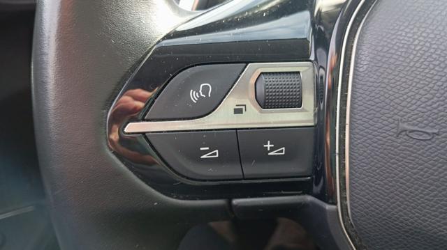 PEUGEOT 3008 usata, con Volante multifunzione